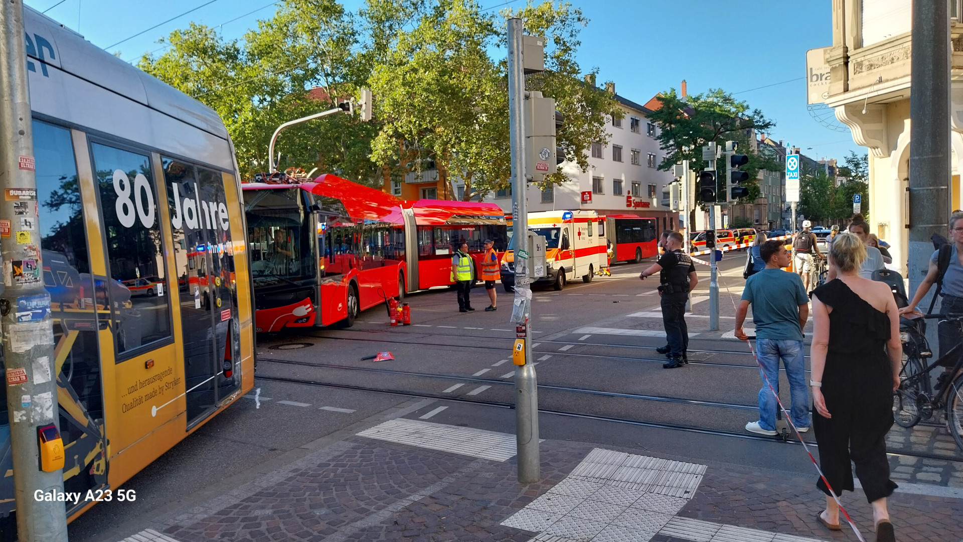 Freiburg Verletzte Nach Unfall Mit Stra Enbahn Und Bus Hitradio Ohr