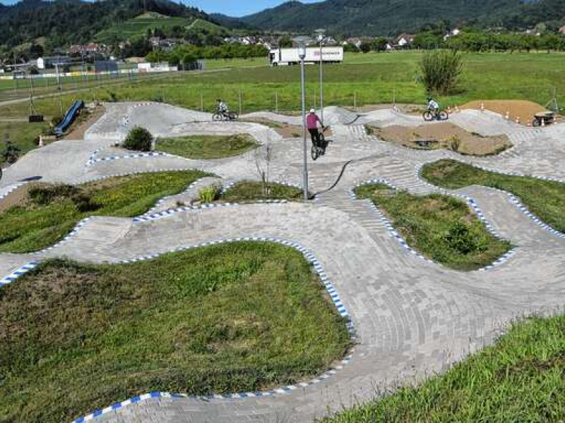 In Ohlsbach haben der Verein Radsportler Kinzigtal und die Gemeinde bereits einen Pumptrack für Mountainbiker angelegt. In Oberkirch ist eine ähnliche Anlage geplant. 