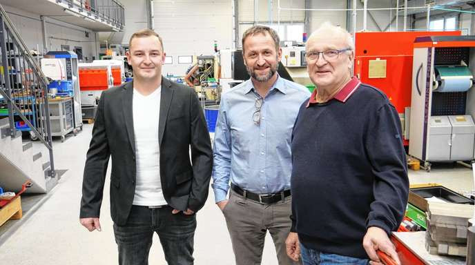 Firmenübergabe (von links): Emanuel Piehl (neue Betriebsleitung), Joachim Huber (Geschäftsführer) und Firmengründer Heinrich Jehle.