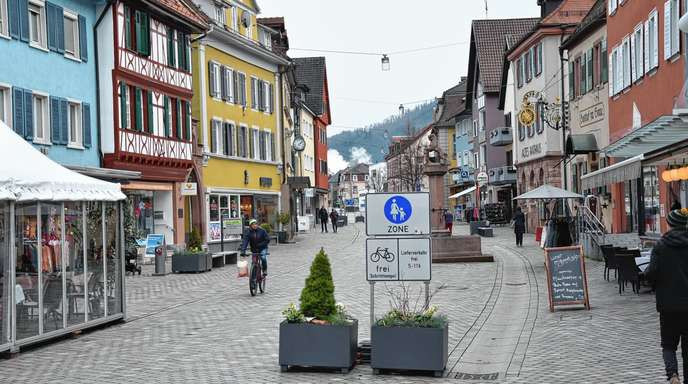 Im Herbst und Winter endet die Oberkircher Fußgängerzone schon an der Kirchstraße. Die BfO wollen diese saisonale Lösung notfalls per Bürgerentscheid kippen.