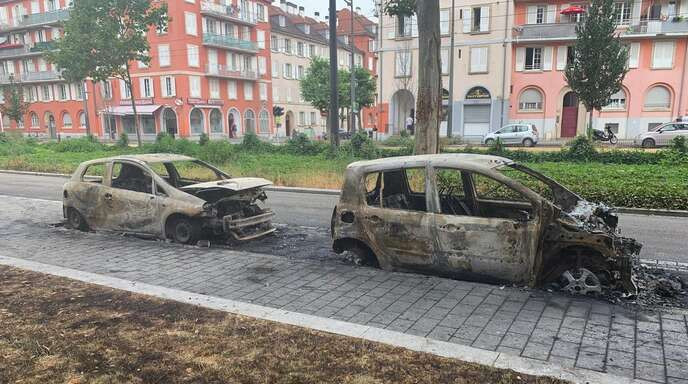 Autos brannten in der Nacht von Donnerstag auf Freitag in Straßburg. Keine 50 Meter von der Grenze zu Deutschland entfernt.