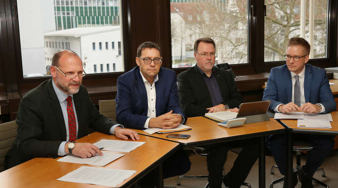 Wolfgang Brucker, Klaus Muttach, Hans-Peter Kopp und Kai-Achim Klare stellen ihre Finanzierungskonzept für die Agenda 2030 vor. 