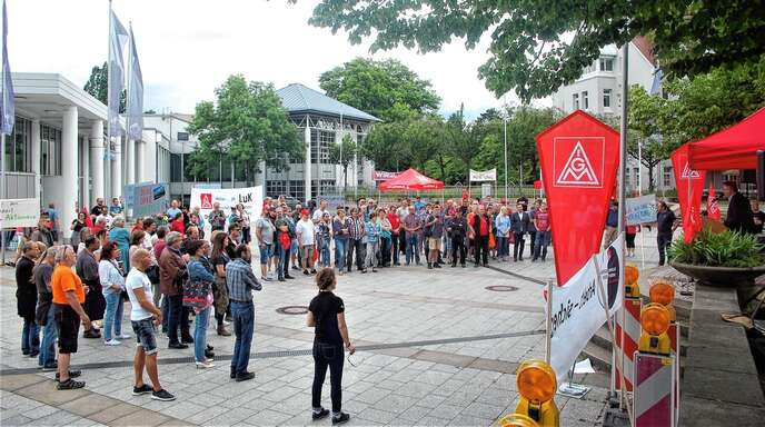 Schon im Juli hatten Beschäftigte der Zuliefererindustrie in Bühl demonstriert.