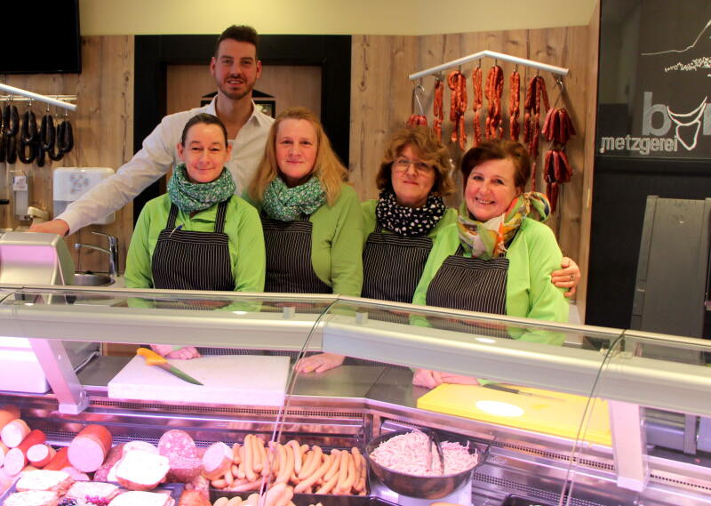 Sven Burger mit seinem Appenweierer Verkaufsteam (von links): Bianca Naudascher, Angelika Neubauer, Anette Huschle und Mariola Cierpko.