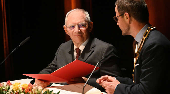 Wolfgang Schäuble zusammen mit OB Marco Steffens
