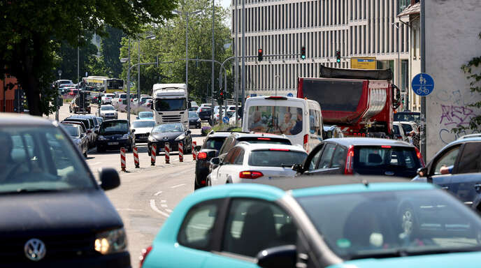 Vom Stadtbuckel in Richtung Kinzigbrücke herrscht auch am Mittwochnachmittag wieder Stau. Voraussichtlich bis 17. Juni brauchen Autofahrer hier viel Geduld. 