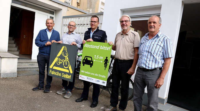 Für sicheres Radeln (von links): Ulrich Wieland (ADFC), Martin Maldener (Mobiltätsmanager Stadt offenburg), Tobias Dohl (Polizei), Günter Philipp Heim und Gerd Jund (beide Verkehrswacht).