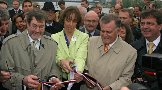 Eröffnung der Landesgartenschau am 23. April 2004 (vorne, von links): Kehls OB Günther Petry, seine Straßburger Amtskollegin Fabienne Keller, sowie der baden-württembergische Ministerpräsident Erwin Teufel.  