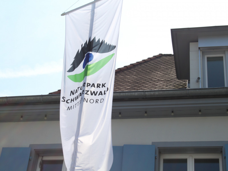 Renchen, Fahne von Naturpark Schwarzwald Mitte/Nord