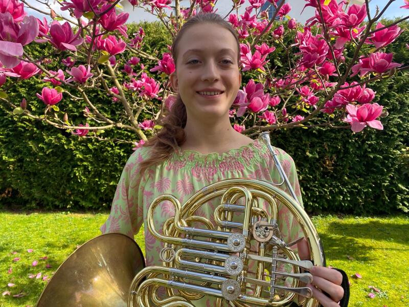 Alisa Wagner, 13, aus Kppelrodeck, spielt seit sie acht Jahre alt ist Horn und war beim Landeswettbewerb im Ortenaukreis die einzige Teilnehmerin, die einen ersten 1. Platz mit  Weiterleitung und voller Punktzahl (25) errang.