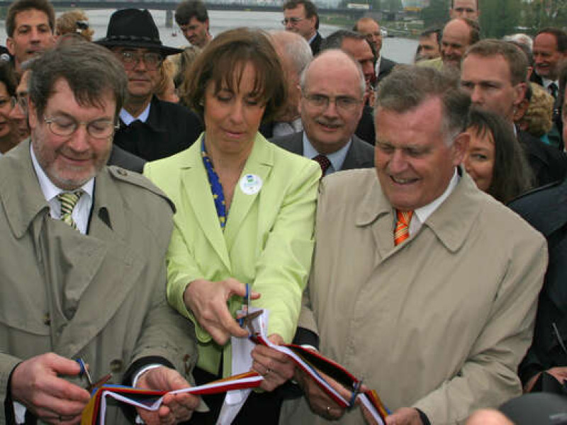 Eröffnung der Landesgartenschau am 23. April 2004 (vorne, von links): Kehls OB Günther Petry, seine Straßburger Amtskollegin Fabienne Keller, sowie der baden-württembergische Ministerpräsident Erwin Teufel.  