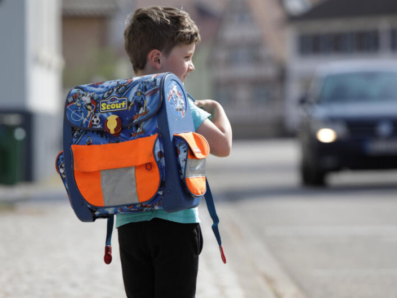 Beispielbild Kind auf Schulweg